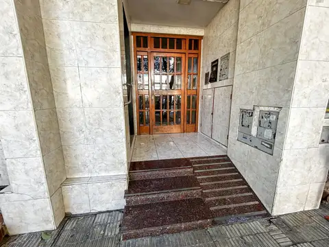 Venta Departamento monoambiente   patio en Av. Francia al 900