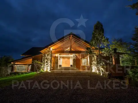 Casa 8 ambientes con 4 baños