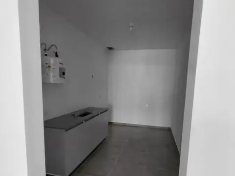 Local en Alquiler en Solares de Manatiales, USD 1.600