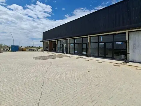 LOCAL COMERCIAL EN SOLARES MANANTIALES APTO GASTRONOMICO