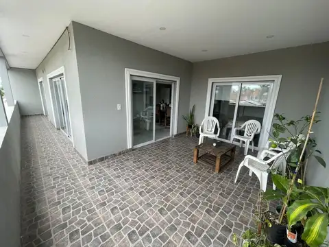 VENTA CASA 5 AMB + 2 LOCALES