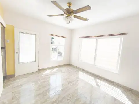 Casa en Alquiler en Quilmes Oeste, $ 900.000