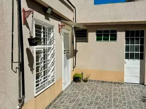 Hermosa Casa en Alquiler excelente ubicacion de Quilmes Oeste .. 