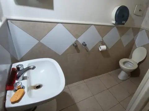 Local + 2 viviendas en esquina. Munro