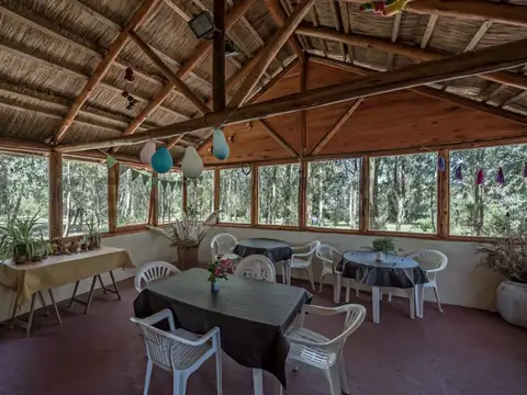 COMPLEJO DE CABAÑAS EMPLAZADO SOBRE 2 HECTAREAS