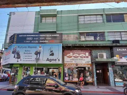 AMPLIA OFICINA EXCELENTE ESTADO 2 CUADRAS DE LA ESTACIÓN