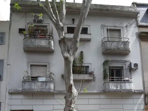 Chacabuco 1300 3 ambientes con patio