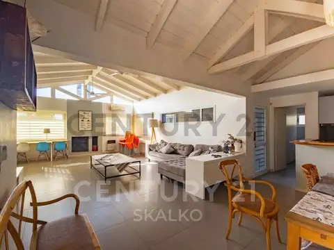 VENTA Casa de 2 Dormitorios, patio, Piscina, Funes