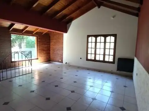 Casa 5 ambientes con 2 baños