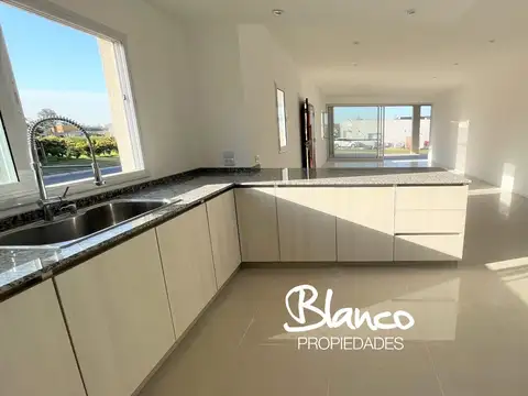 Casa  en Venta en Pilar del Este, G.B.A. Zona Norte, Argentina
