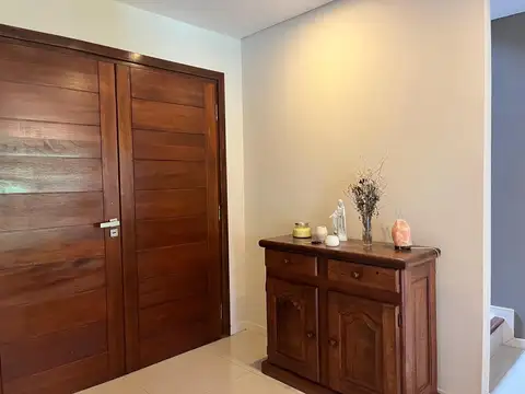 Casa 6 ambientes con 4 baños