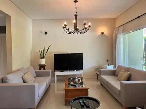 Casa de 7 ambientes - Barrio La Pradera