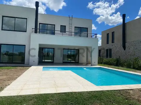 Casa 7 ambientes con 3 baños