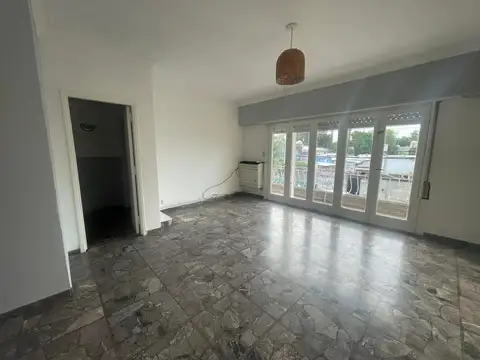 Depto Tipo Casa en Alquiler de 3 ambientes