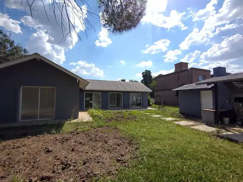 Venta. Casa 3 Ambientes. Con Quincho y Parrilla. Barrio Parque Sakura