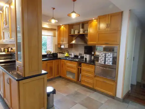 Casa 5 ambientes con 3 baños