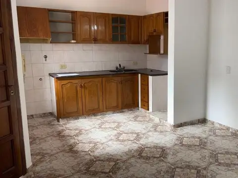 Depto Tipo Casa en Alquiler en Villa Dominico, $ 600.000