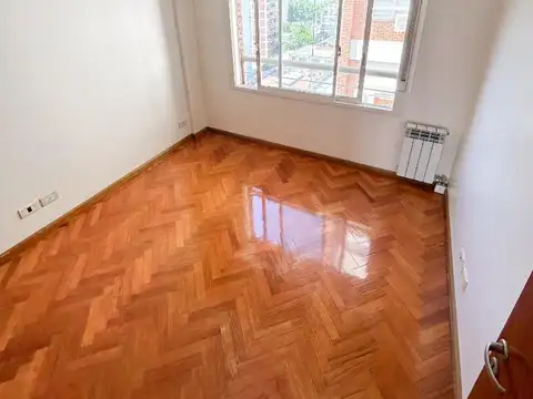 Departamento de 2 ambientes al contra frente c/ balcón