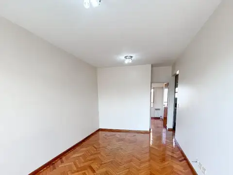 Departamento de 2 ambientes al contra frente c/ balcón