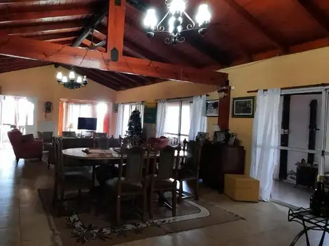 Casa 6 ambientes con 5 baños