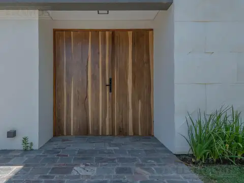 Casa  En Venta - El Canton - Norte - A la Laguna PG