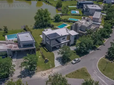 Casa en Venta en El Canton - Norte, USD 465.000