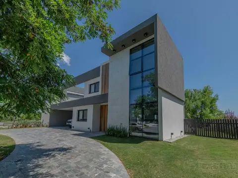 Casa en Venta al Oeste