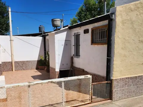 CASA 2 DORM EN VENTA + CASA 1 DORMITORIO, PLOTTIER