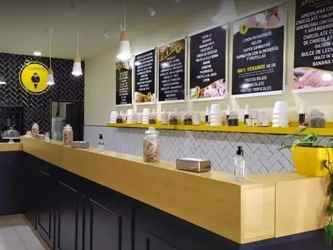 LOCAL DESNTINADO P/ HELADERÍA, EN EXCELENTE LUGAR 