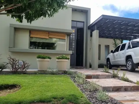 HERMOSA CASA EN VENTA EN B LOMAS DE RUSSELL MAIPÚ