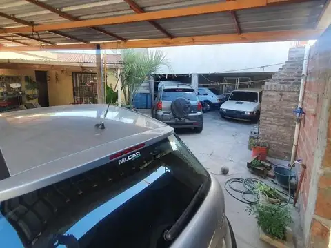 Casa 5 ambientes con 4 baños