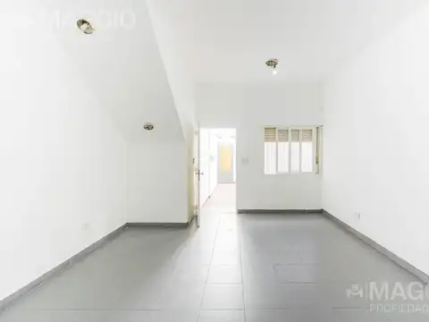 Depto Tipo Casa en Venta en Ramos Mejia Sur, USD 79.000