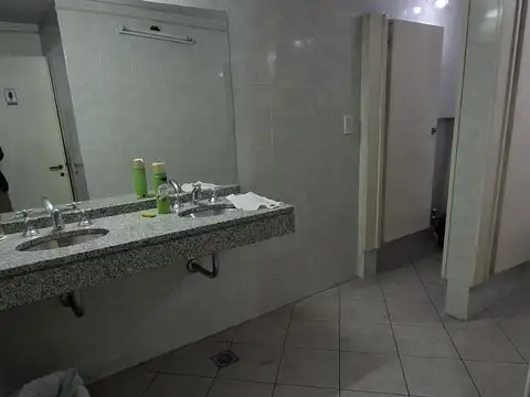 Local en Venta Via Púb.