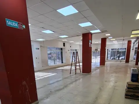 Local en venta en Constitucion PB 620m2 1er piso 190 sotano 124m2 totalmente al frente