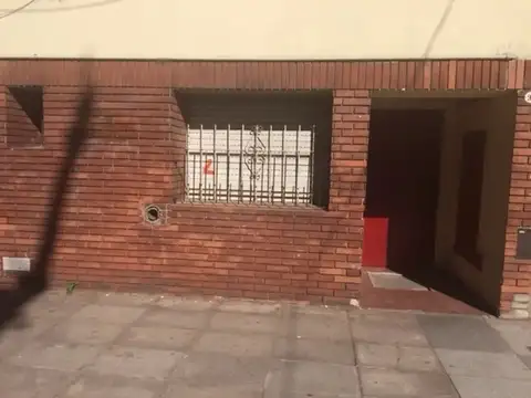 Luminoso Monoambiente Frente Planta Baja- Alberti al 900 Cerca SUBTE- Whatsapp