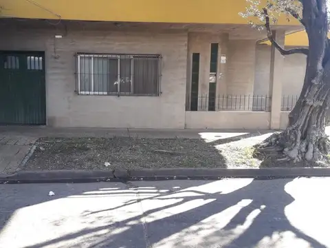 VENTA PH 4 Ambientes con jardín al frente en Villa Maipú