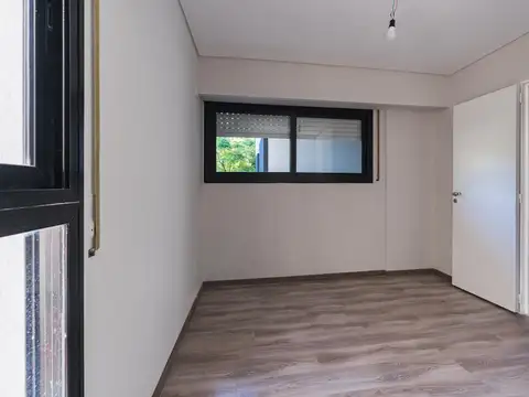 Venta Cocheras Cubiertas En Planta Baja Y Subsuelo Zona Facultades, Rosario