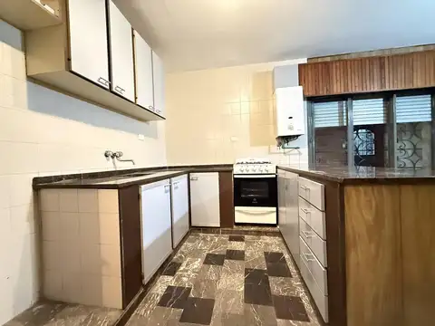 Casa en Alquiler con 2 cocheras