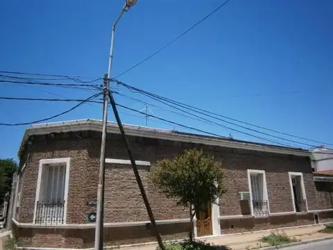 Santa Fe 1616 - Piñeyro - Casa grande 5 amb. en esquina