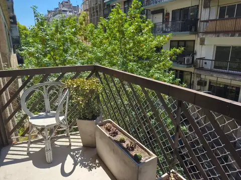 Departamento en Botánico. 2 ambientes al frente. Muy luminoso. Muy buen estado general