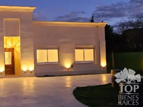 Casa en  Venta-El Nacional Club de Campo-Rodriguez-Pilar