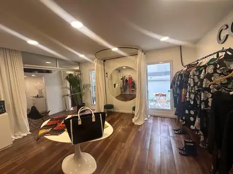 Oficina con terraza en impecable estado