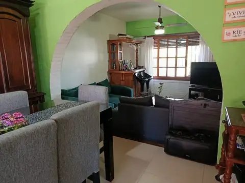 CASA 4 AMB. EN VENTA EN SAN FERNANDO CON  PILETA