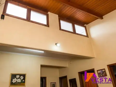 Casa en Venta con 4 cocheras