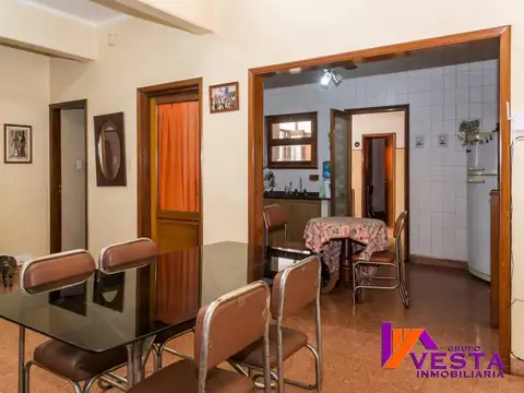 Casa 6 ambientes con 3 baños