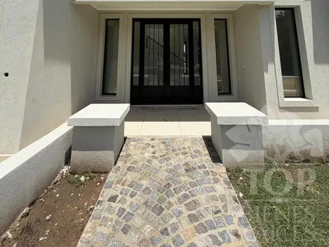 Avenida de Los Lagos al 100