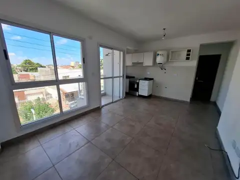 JUNIN 770. DPTO 2 AMB, 2º PISO AL FRENTE, C/BALCÓN