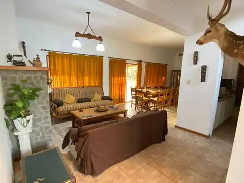 Casa 4 ambientes con 3 baños