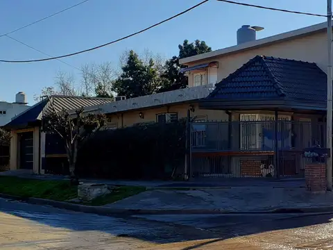 VENDO CASA ZONA CENTRO GONZALEZ CATAN