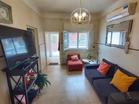 PH DE 3 AMB  y 1/2 AMPLIO Y LUMINOSO PRIMER PISO POR ESCALERA